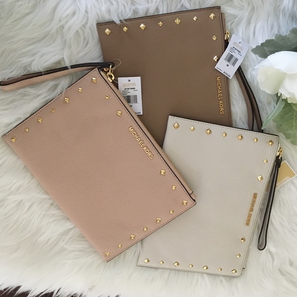 Michael Kors Handbags - Firm❗️Michael Kors XL  clutch-wallet